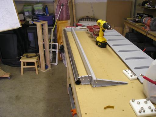 Riveting ribs to spar assembly
