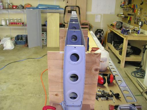 Starting the right horizontal stabilizer after riveting the left