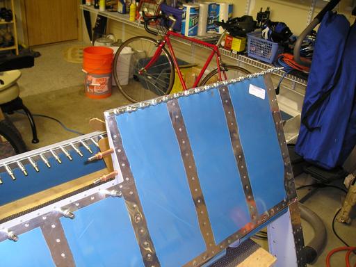 Sealing elevator trailing edge