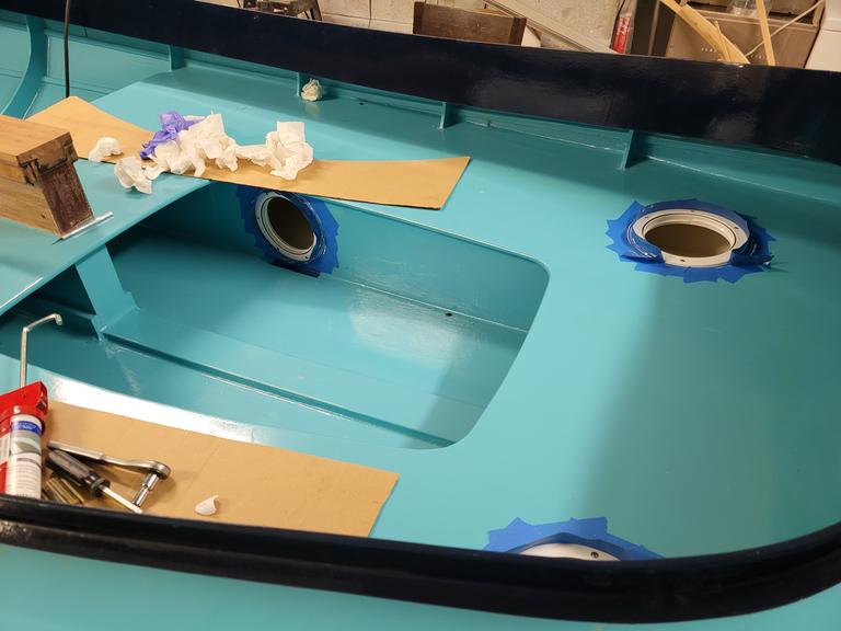 Installing round hatches