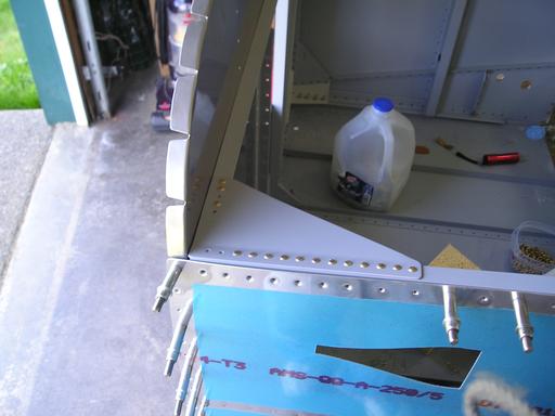 Riveting F-695=L gusset