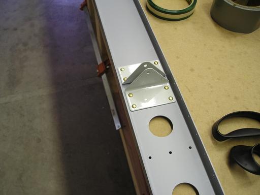 Assembling rear spar