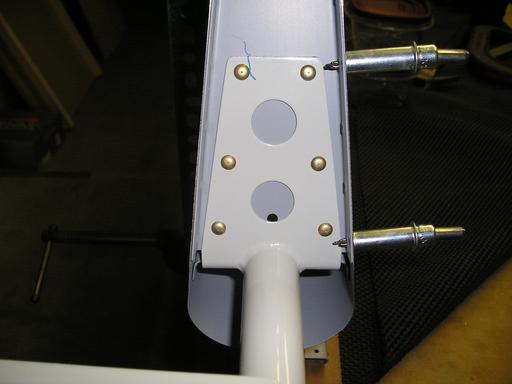 Riveted elevator horn to spar
