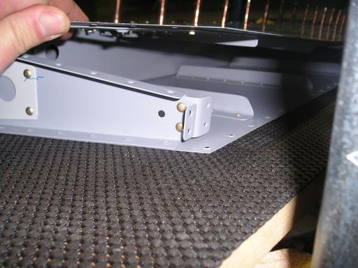 Riveting of trim tab spar clip