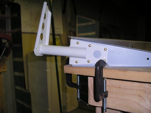 Riveting horn