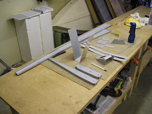 Priming rudder parts
