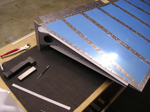 Bottom rib rivets