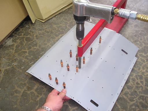 Setup for riveting seat hinge