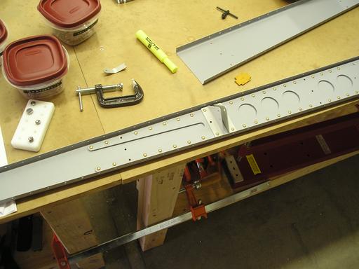 Riveting rear spar