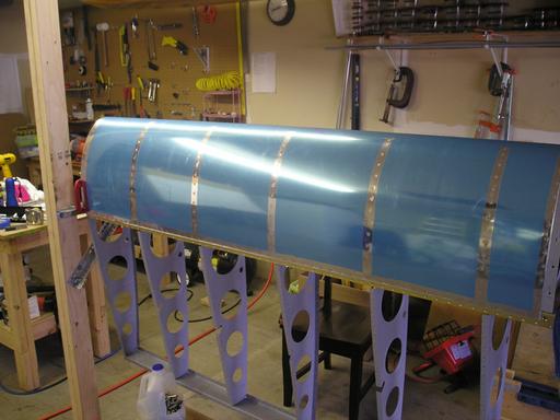 Assembly riveted to spar