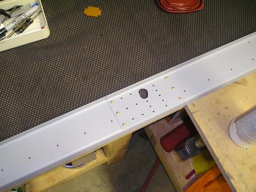 Assembling rear spar - middle